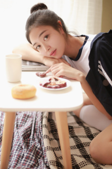 乾隆在马吃小燕子奶